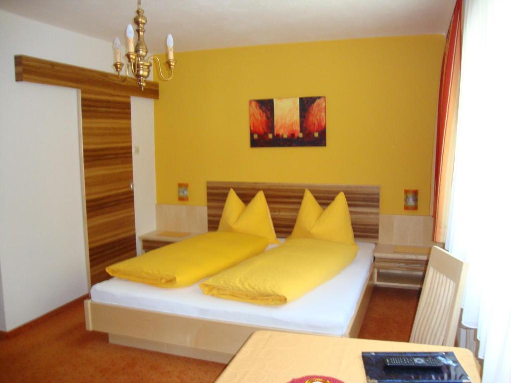 Haus Sonnschein Bed & Breakfast Сьолден Стая снимка