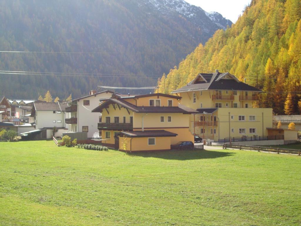 Haus Sonnschein Bed & Breakfast Сьолден Екстериор снимка